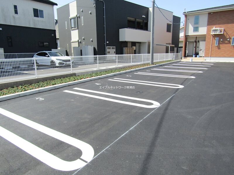 物件内観写真2　(駐車場)