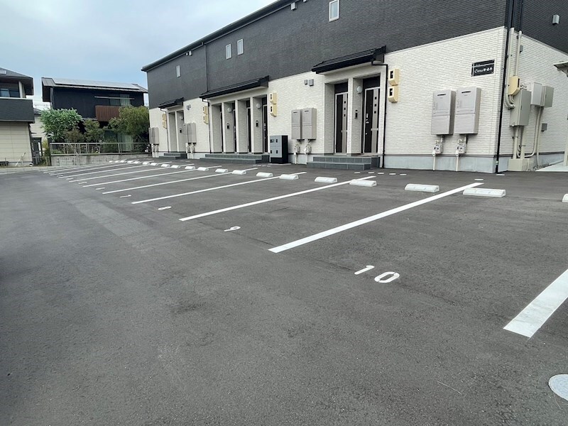 物件内観写真11　(駐車場)