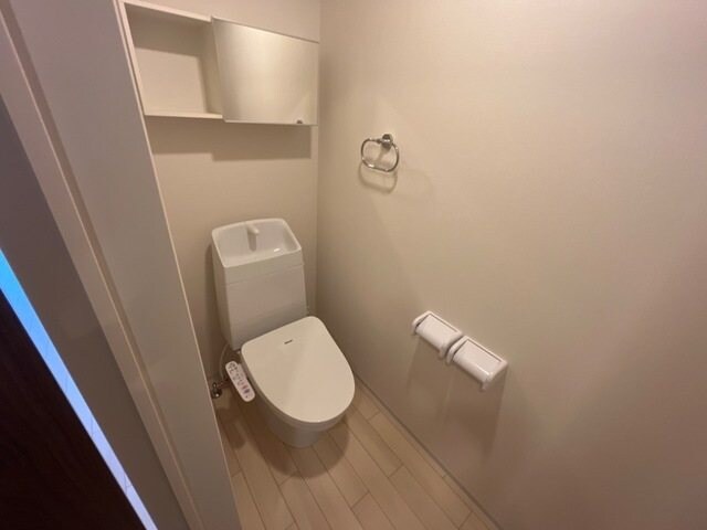 物件内観写真2　(温水洗浄便座)