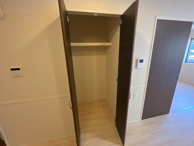 物件内観写真16　(リビング収納)