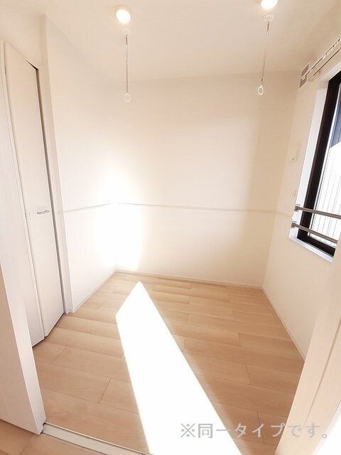 物件内観写真8　(サンルーム)