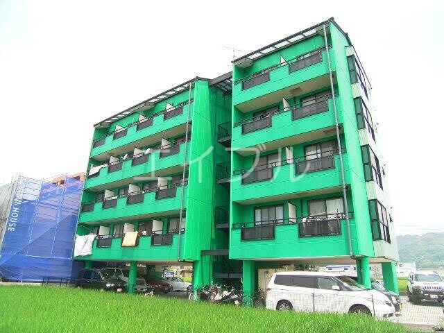 ＣＲＡＹ４の物件外観写真