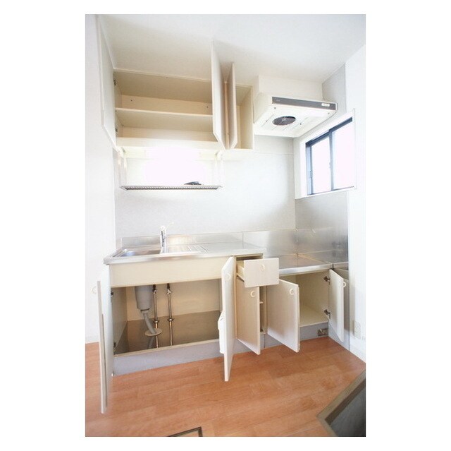 物件内観写真17　(食器や調理器具を効率よく収納で)