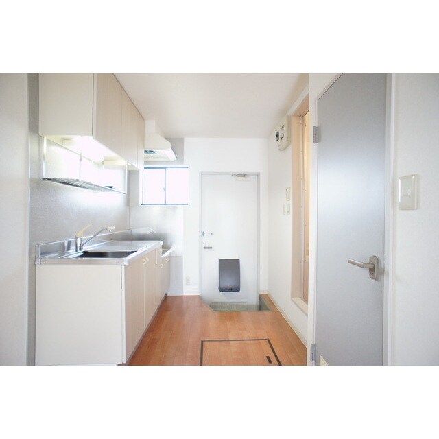 物件内観写真19　(広々としたキッチンスペース)