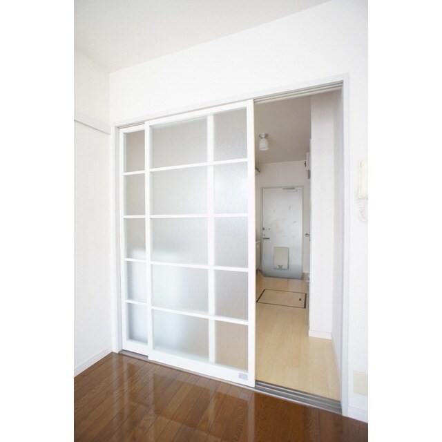 物件内観写真24　(キッチンと洋室が仕切れます)