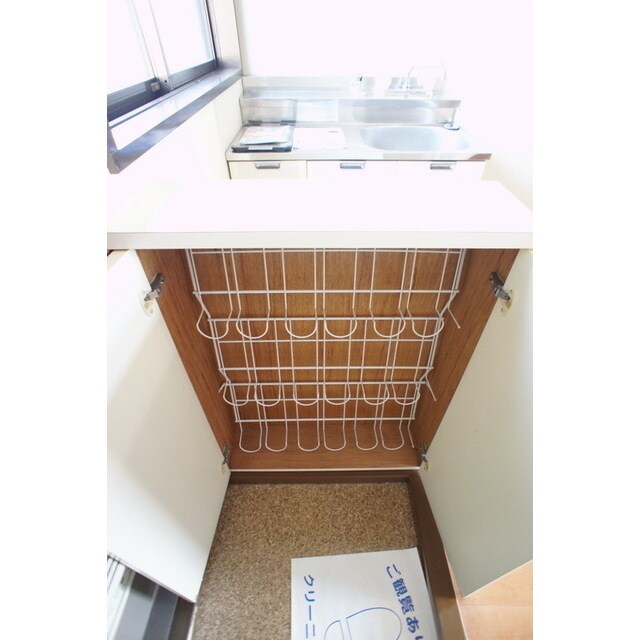 物件内観写真14　(シューズボックス完備の玄関)