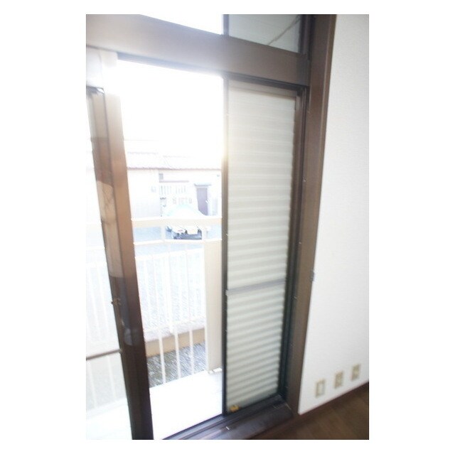 物件内観写真16　(雨戸も完備)