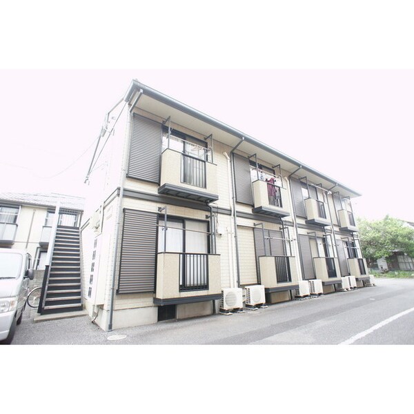 建物外観(スーパー近隣の軽快な環境)