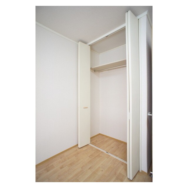 物件内観写真12　(シンプルで使いやすいクローゼッ)