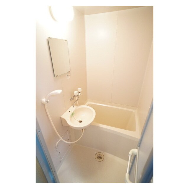 物件内観写真8　(清潔感のあるバスルーム)