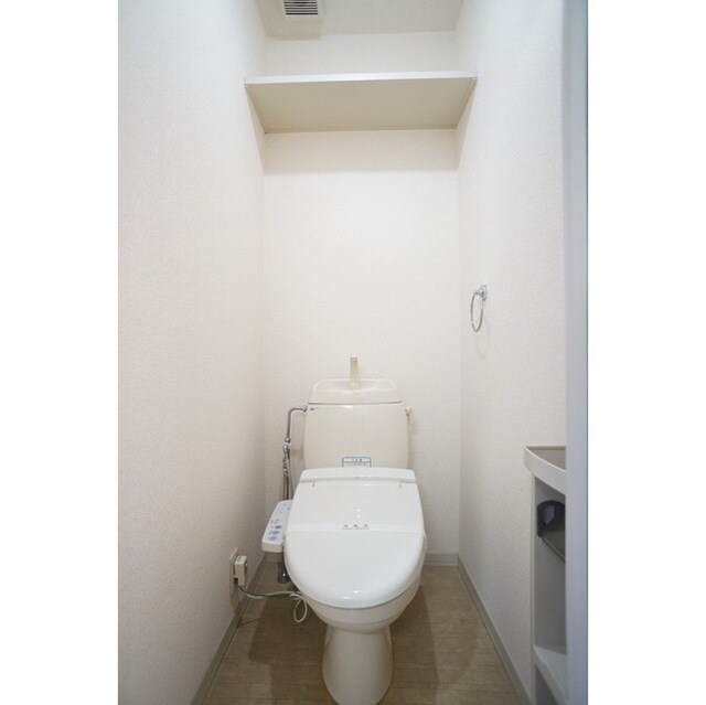 物件内観写真9　(気遣いを感じる棚やホルダー)