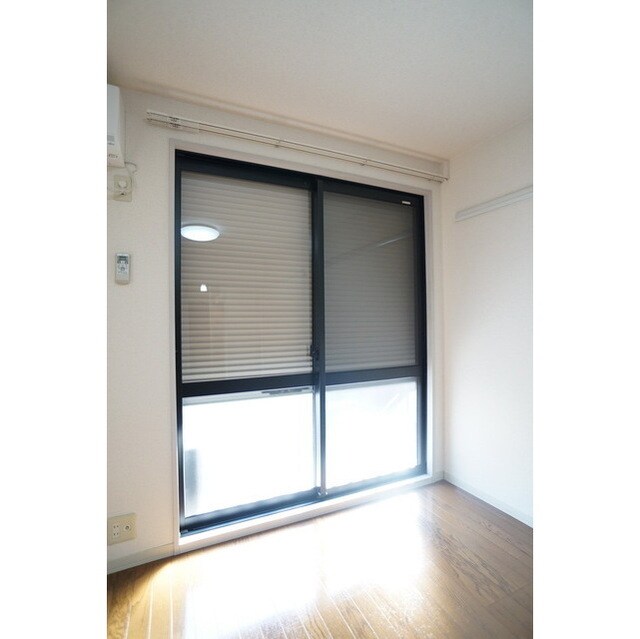 物件内観写真23　(雨戸シャッター完備)