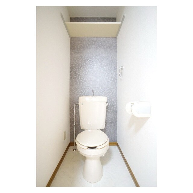 物件内観写真8　(トイレ・バス別々です)