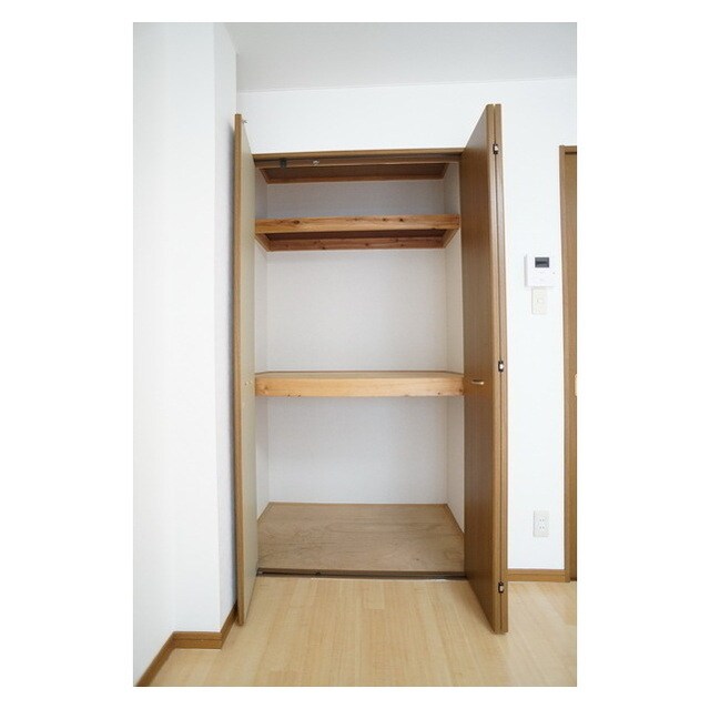 物件内観写真10　(シンプルで使いやすいクローゼッ)