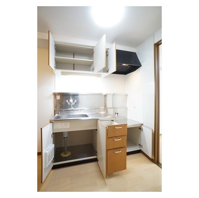 物件内観写真17　(食器や調理器具を効率良く収納出)