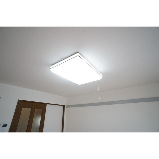 物件内観写真24　(居室照明完備)