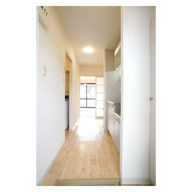 物件内観写真11　(玄関からの眺めです)