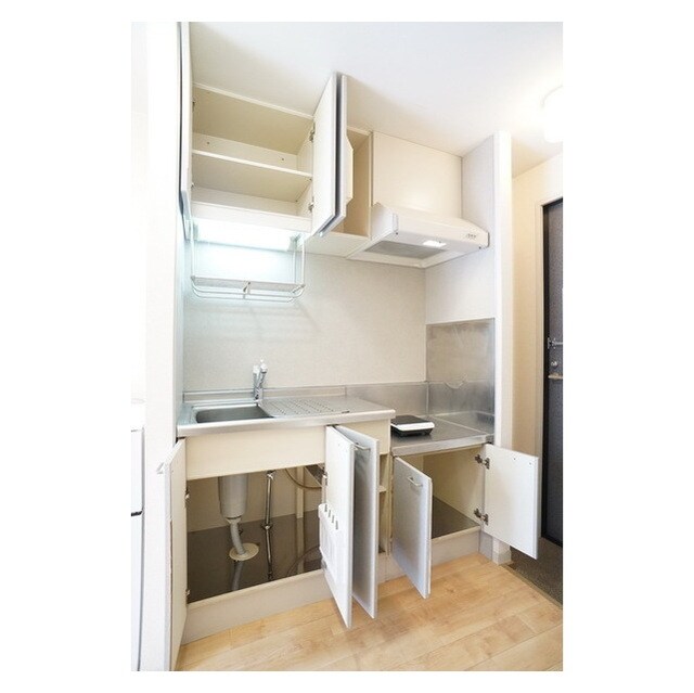 物件内観写真19　(食器や調理器具を効率よく収納で)