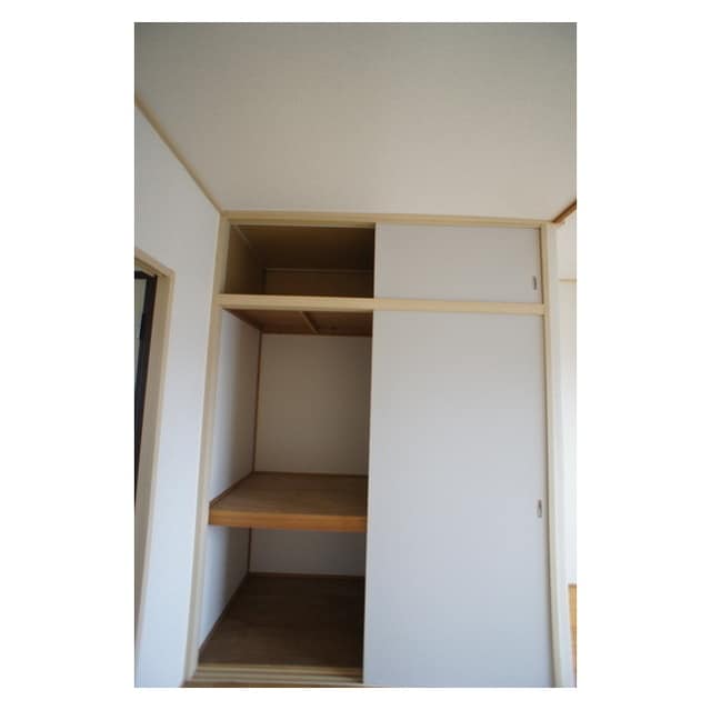 物件内観写真11　(大物から小物までしっかり収納)