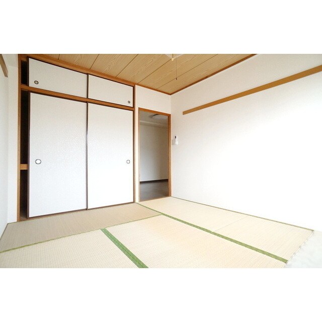 物件内観写真5　(ほっこり出来る和室でくつろぎひ)