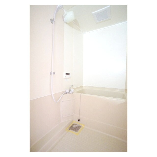 物件内観写真7　(清潔感のあるバスルーム)