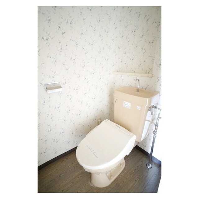 物件内観写真8　(バストイレは別々です)