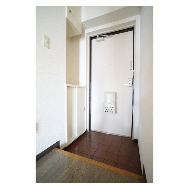 物件内観写真10　(玄関がキレイに片付きますね)