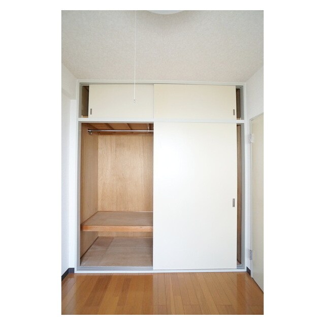 物件内観写真11　(大物から小物までしっかり収納で)