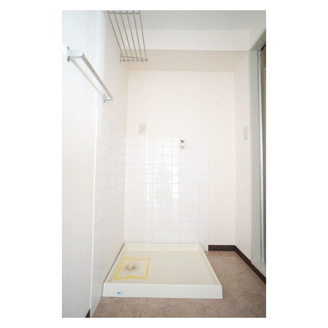 物件内観写真14　(ムダなく確保された洗濯機スペー)