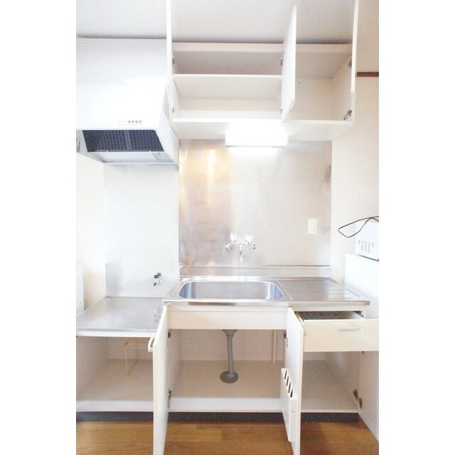 物件内観写真19　(調理器具もしっかり収納)