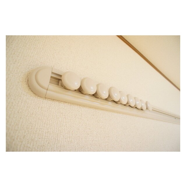 物件内観写真21　(大人気のカーテンレール)