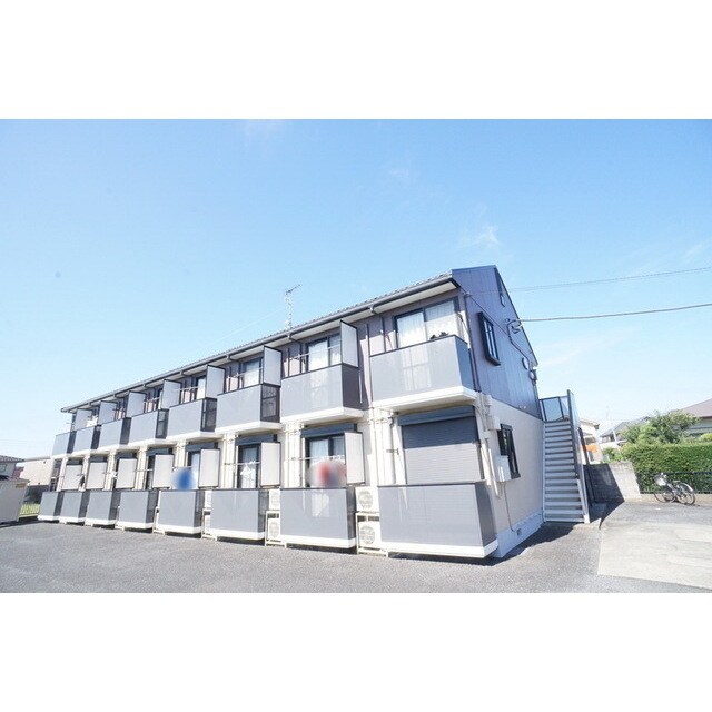 物件外観写真1　(開放感があり日当たりの良い建物)