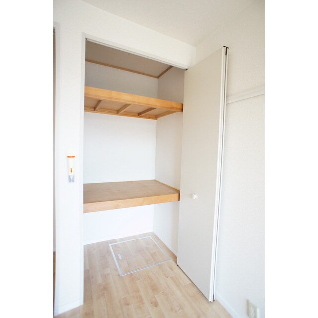 物件内観写真11　(シンプルで使いやすいクローゼッ)