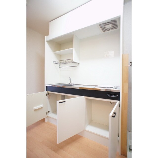 物件内観写真19　(気遣いのある収納棚)