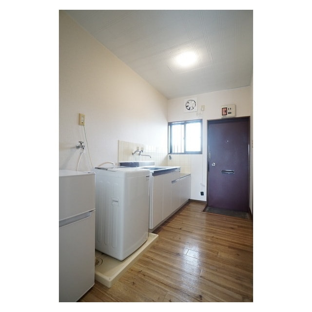 物件内観写真17　(キッチンスペースの広さも魅力)