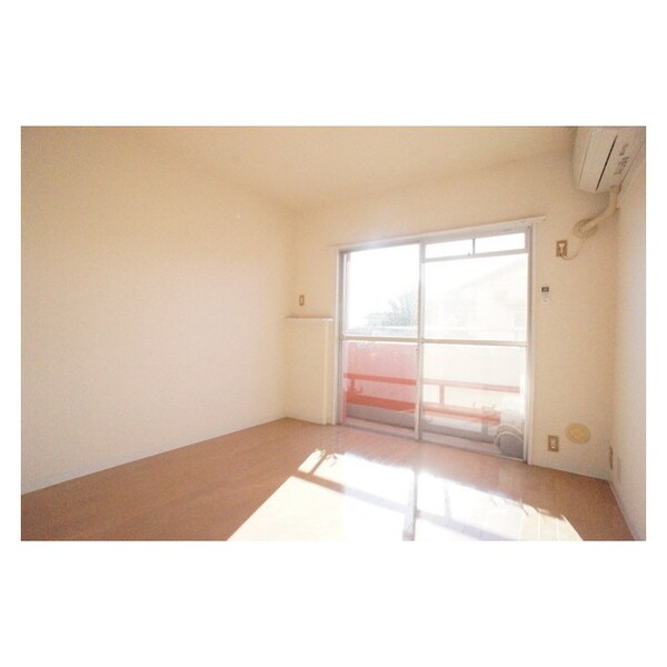 居室・リビング(日当たり良い室内)