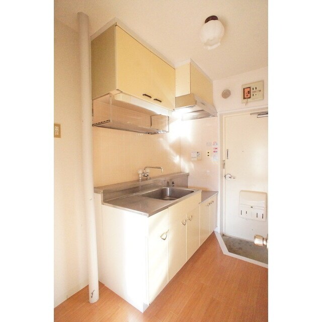 物件内観写真7　(ムダないキッチンスペース)