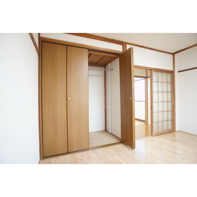 物件内観写真21　(しっかりとした収納を配置)