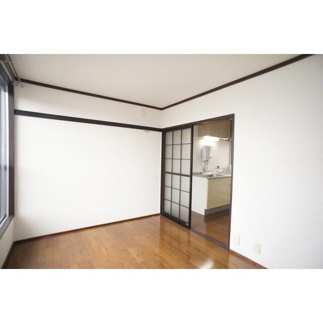 物件内観写真6　(キレイにまとめた室内)