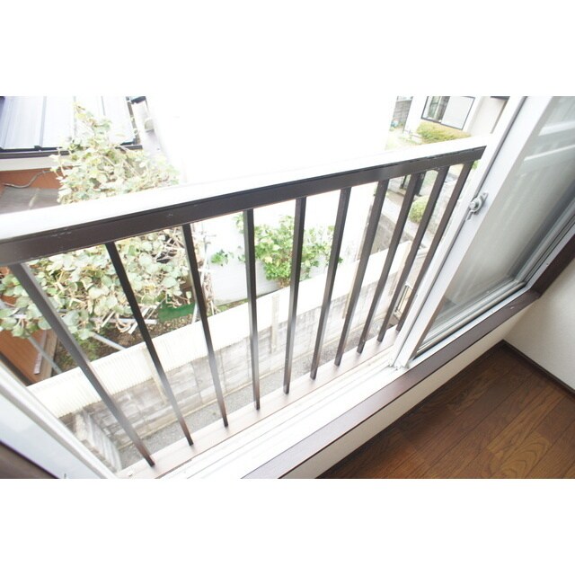 物件内観写真15　(お布団がシッカリ干せるフェンス)