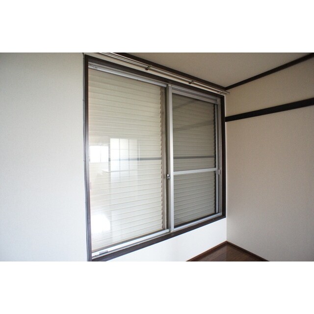 物件内観写真22　(雨戸も完備)