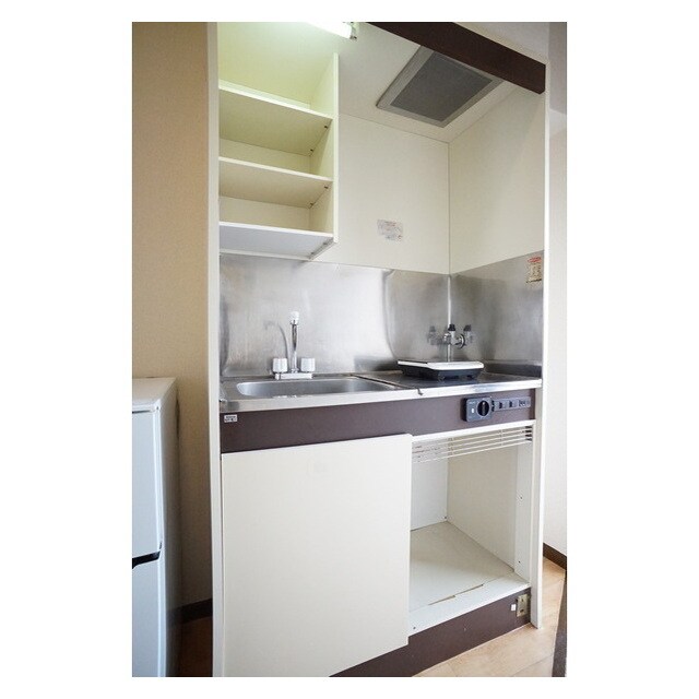 物件内観写真7　(調理器具を効率良く収納☆)