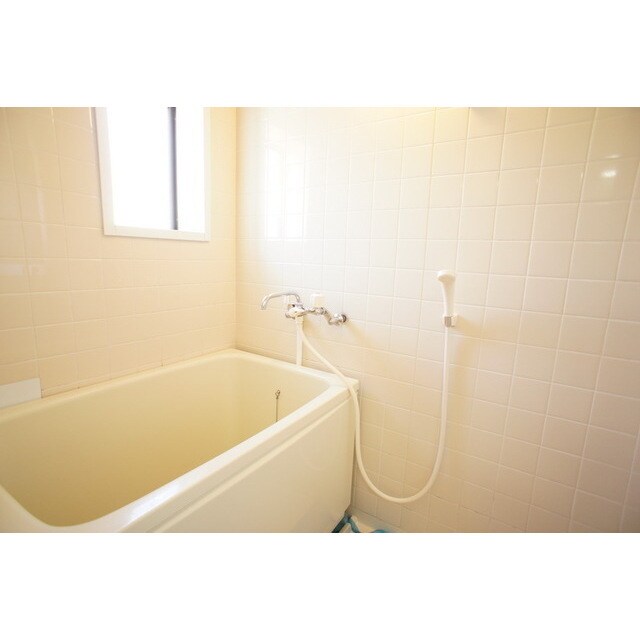 物件内観写真8　(小マドは日中の換気に便利)