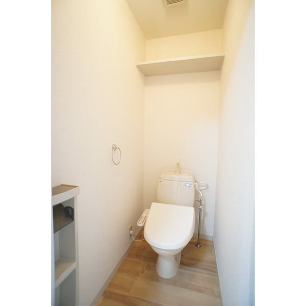 トイレ(ウォシュレット完備)