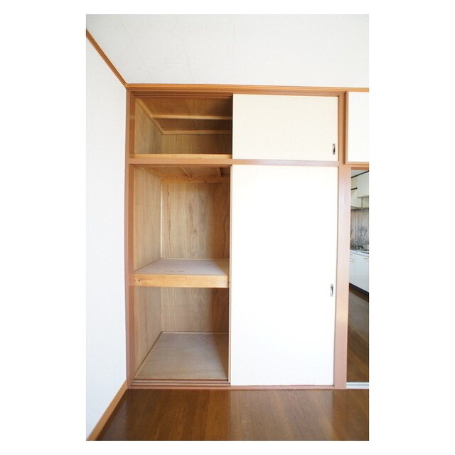 物件内観写真9　(大物から小物までしっかり収納で)