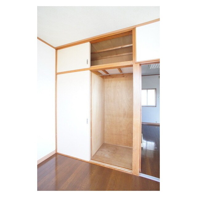 物件内観写真10　(大物から小物までしっかり収納)