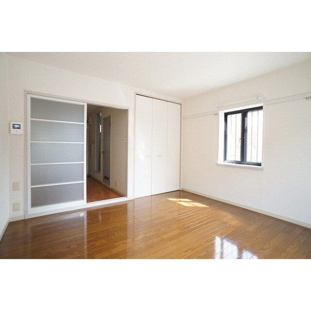 物件内観写真5　(明るい室内)