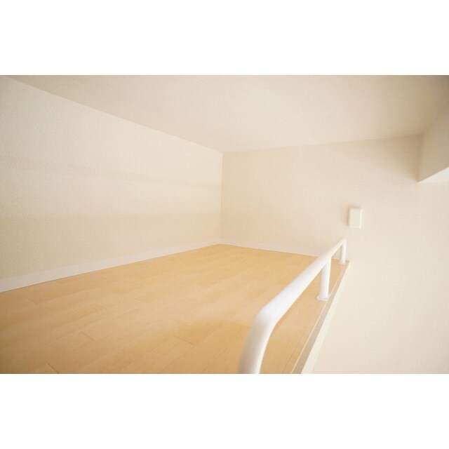 物件内観写真14　(収納にも便利なロフトスペース)