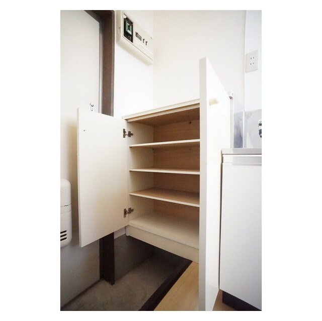 物件内観写真14　(玄関がキレイに片付きますね)