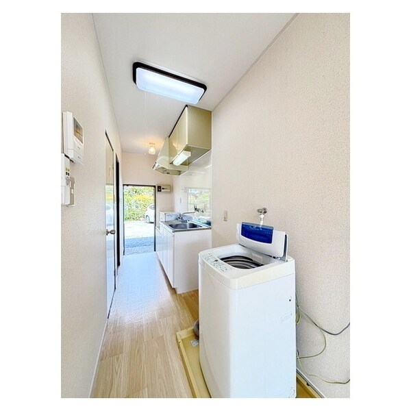 キッチン(キッチン上部も照明器具付き)